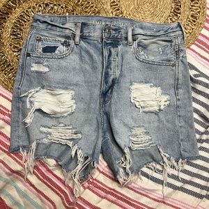 AE :: 90's Boyfriend Short